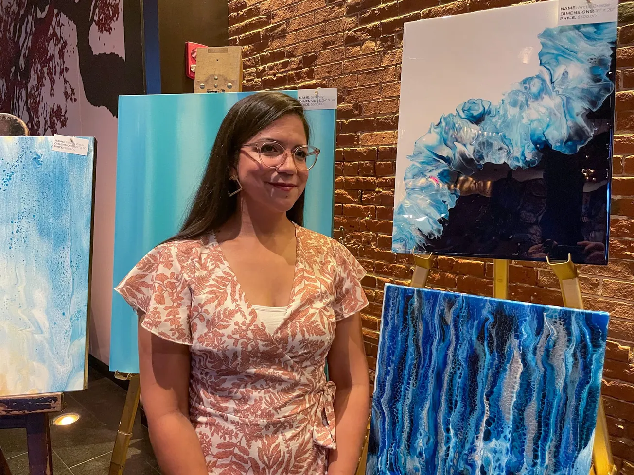 Maya Gómez es una joven pintora de arte contemporáneo que tiene su estudio Mayart en Boston, ciudad donde vive desde hace 8 a
