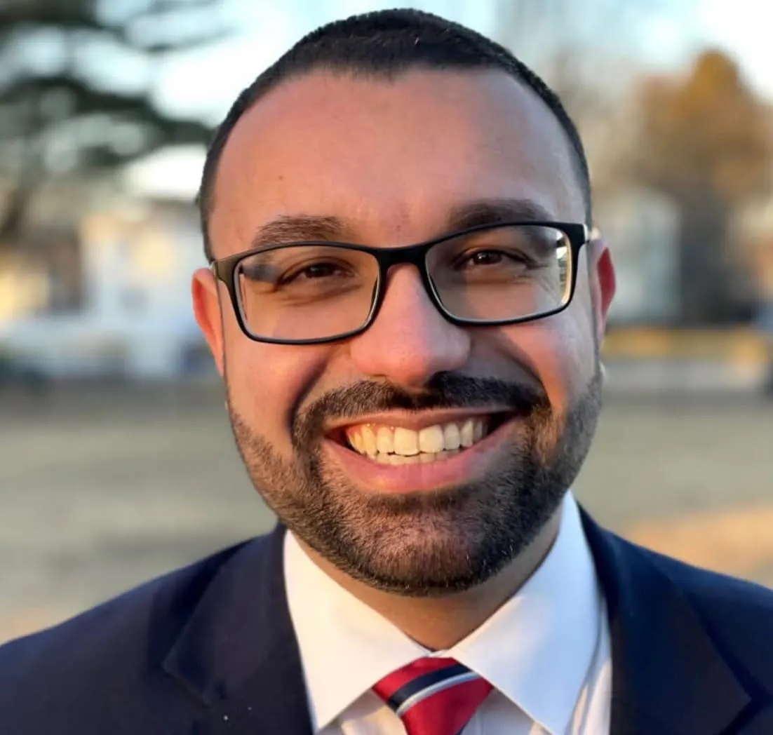 Arroyo a 34 años, en medio de la polémica busca convertirse en uno de los fiscales de distrito más jóvenes en la historia mod