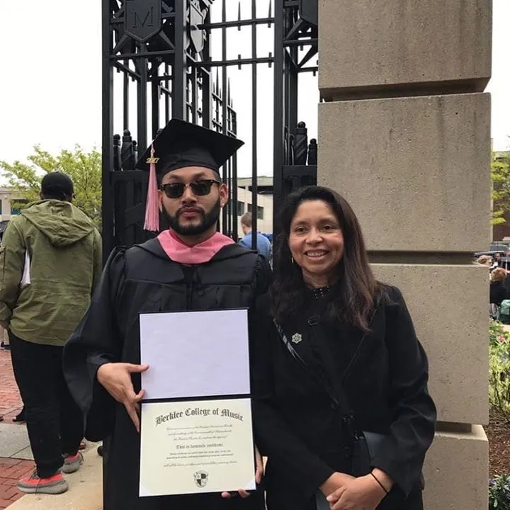 Gladys Pachas con su hijo
