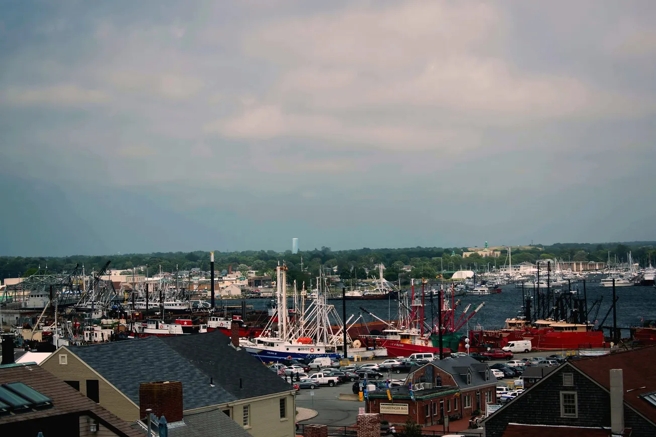 Hombre de New Bedford es acusado por estafar a inmigrantes
