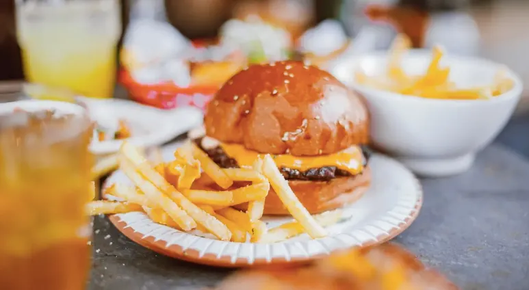 Seguir una dieta saludable desde una edad temprana conduce a mayores ganancias en la esperanza de vida. Credit: Pexels