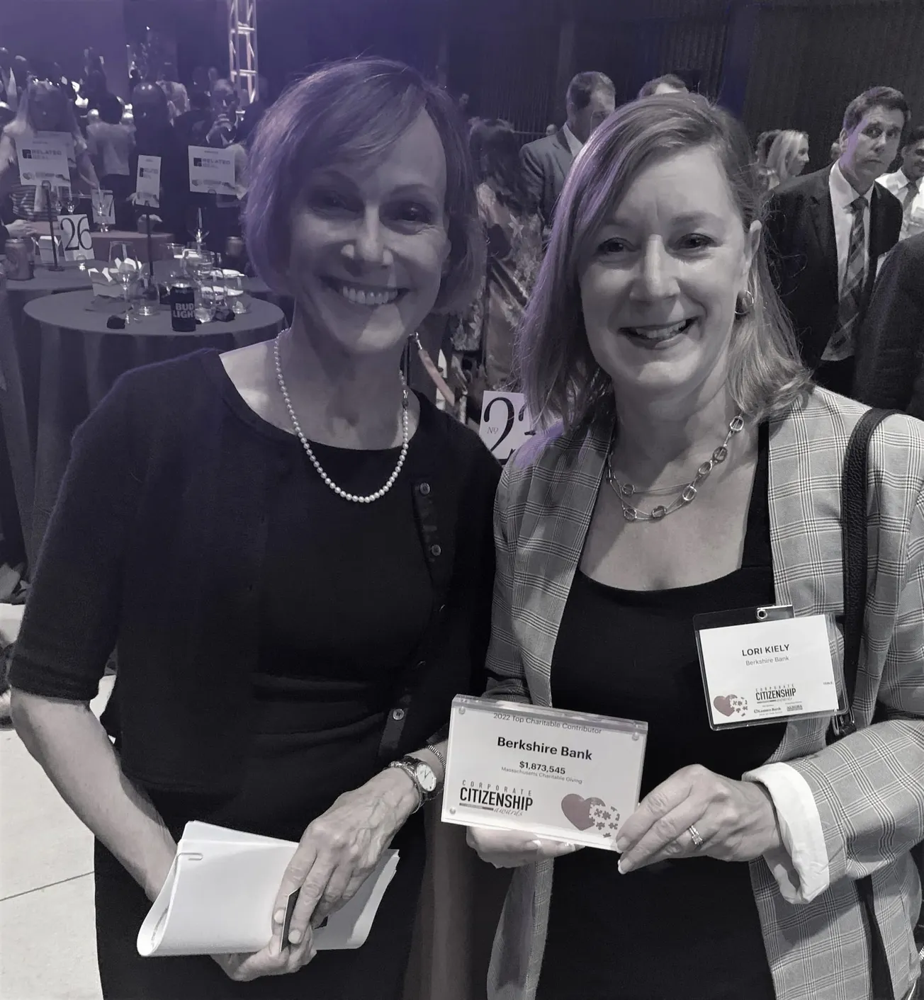 Carolyn Jones, presidenta y editora del Boston Business Journal y Lori Gazzillo Kiely, vicepresidenta sénior, presidenta regi