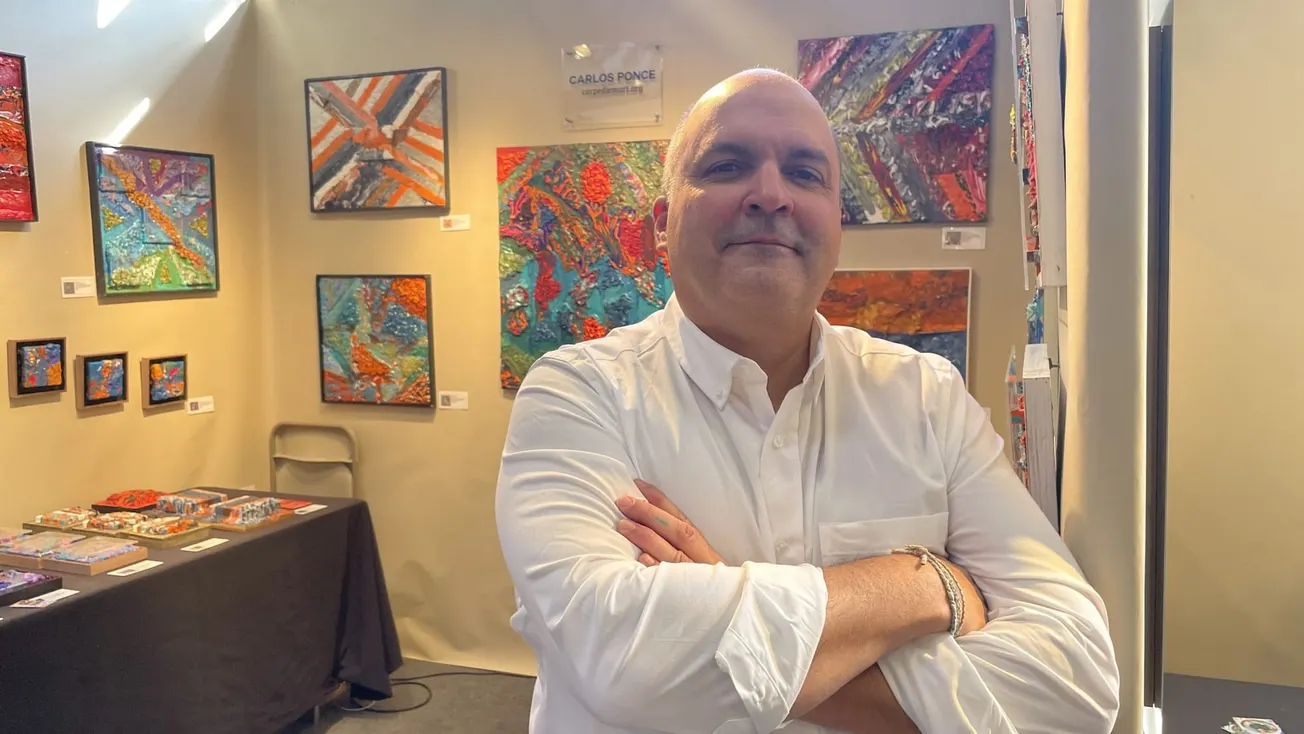 Carlos Ponce expuso su técnica de arena y acrílico en la Exposición Internacional de Bellas Artes de Boston, desde el 21 al 2