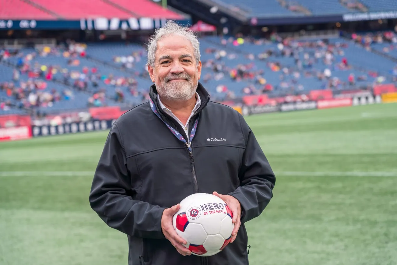 El dueño y director ejecutivo de El Planeta fue nombrado como el “Héroe del partido” por parte de los New England Revolution