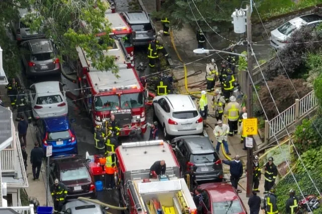 Más de 120 bomberos son convocados en Dorchester durante un incendio