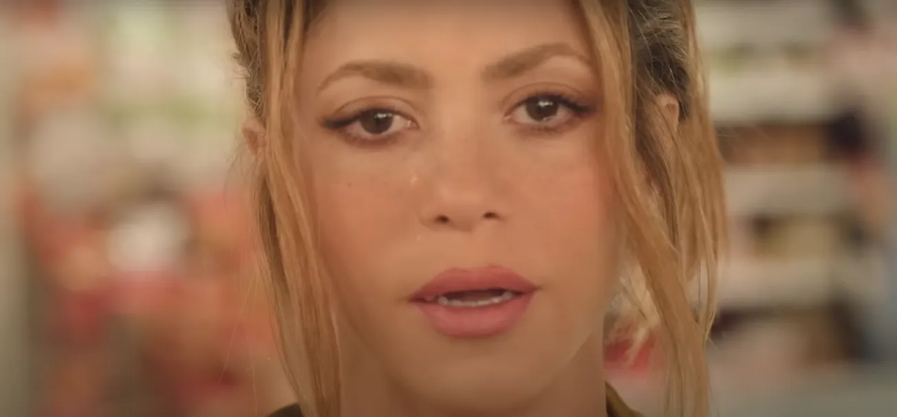 “Este amor no ha muerto” dice Shakira en su nueva canción “Monotonía”