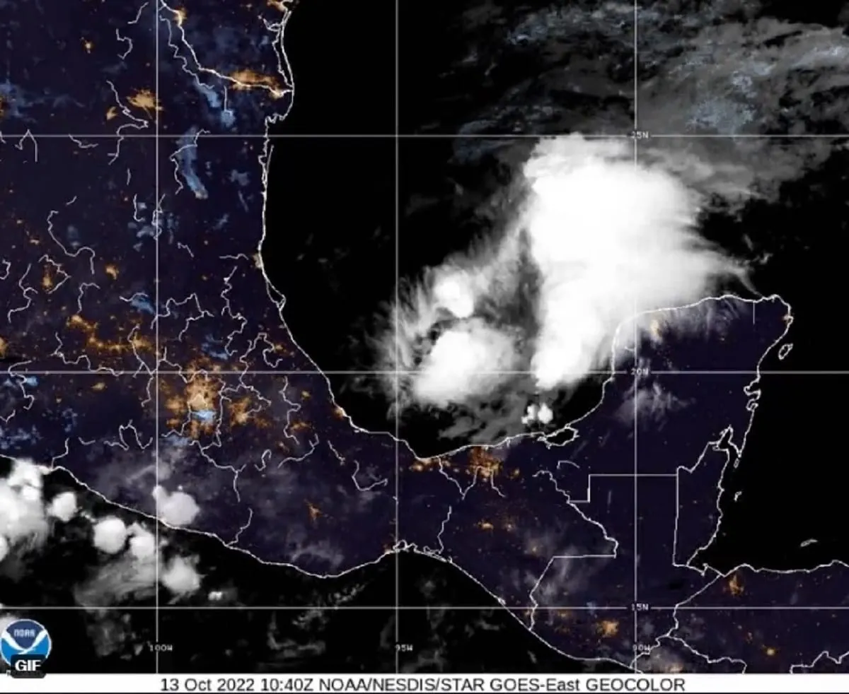 Tormenta tropical Karl se dirige con fuerza hacia Veracruz