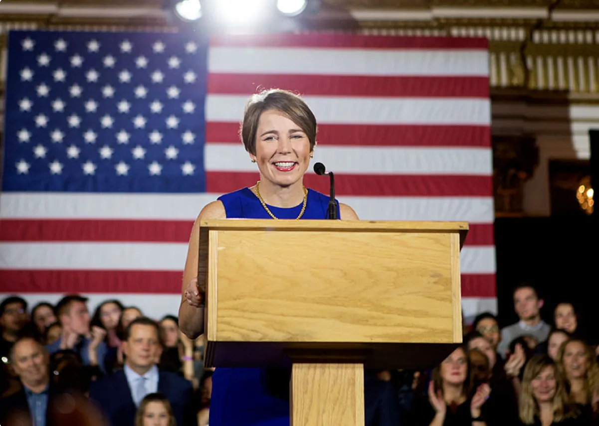 Maura Healey gana la gobernación de MA según AP