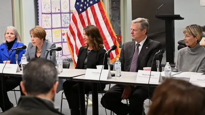 Líderes de Massachusetts se unen  para abordar la crisis de opioides