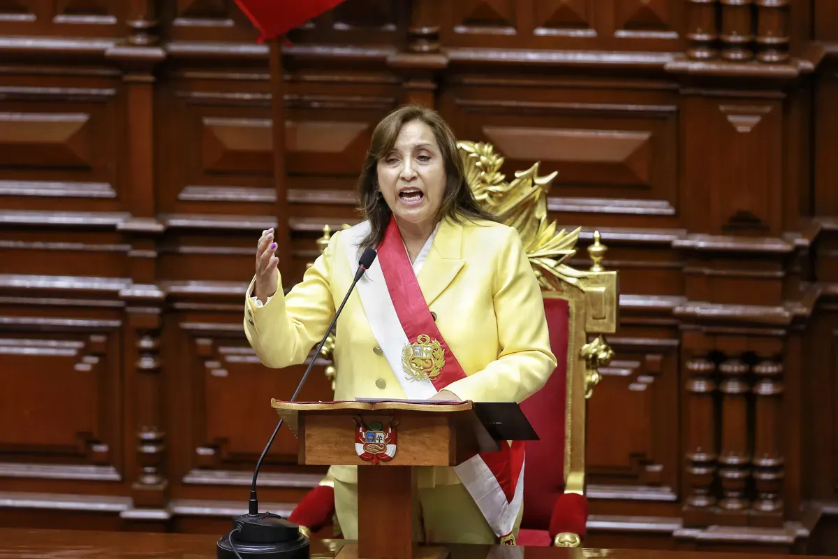 Dina Boluarte se convierte en la primera mujer presidenta de Perú tras destitución de Castillo