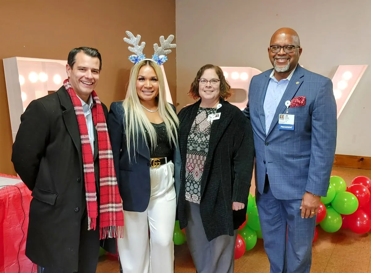 Baby’s First Christmas de Lynn Women’s Health celebró su 20ª fiesta anual