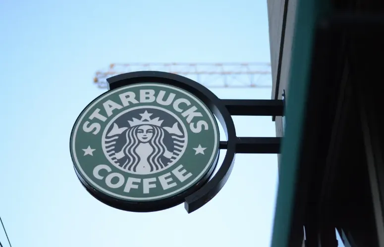 Starbucks presentó una apelación ante la NLRB para detener elecciones sindicales. Foto: Archivo.