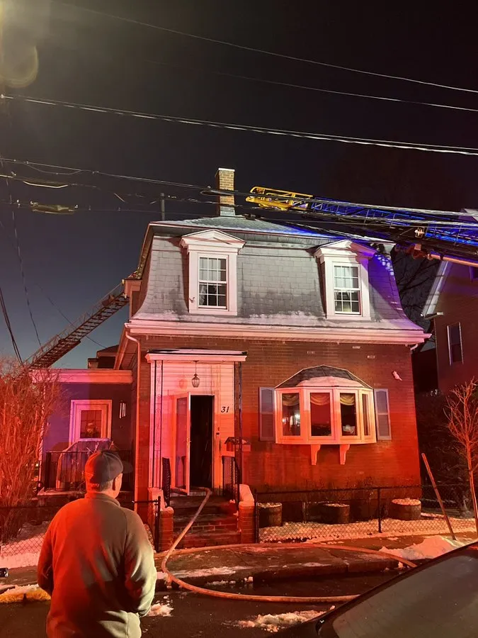Bomberos controlan rápidamente incendio en Somerville