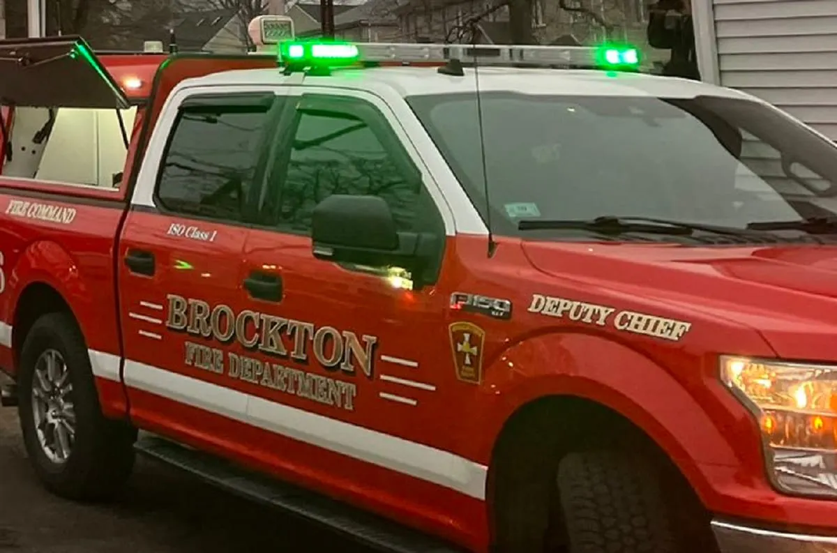 5 personas desplazadas y una mujer hospitalizada tras incendio en Brockton