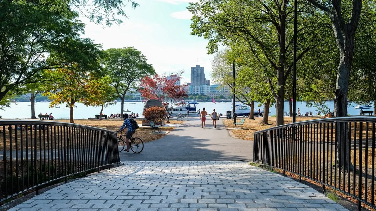 Charles River Esplanade es uno de los 10 mejores paseos fluviales del país