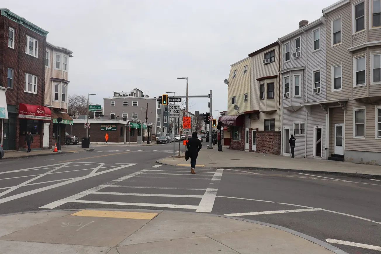 Foto. El Planeta. East Boston tiene una gran cantidad de negocios latinos