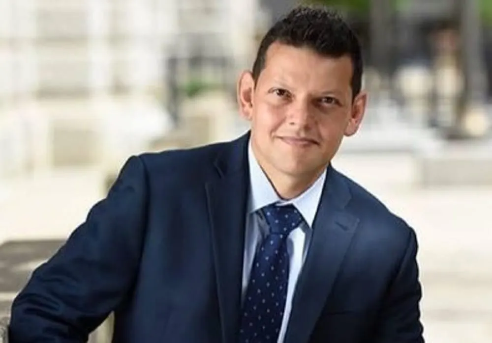 Iván Espinoza Madrigal, abogado defensor de Lawyers for Civil Rights, ha sido seleccionado por BBJ para la lista “People on the Move”