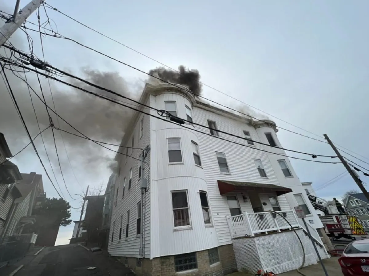 Vivienda multifamiliar en Lynn se incendió