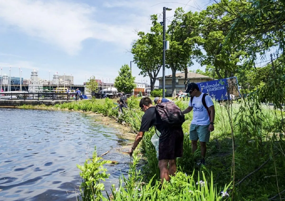 Inscripciones abiertas para la limpieza anual del Charles River en el Día de la Tierra