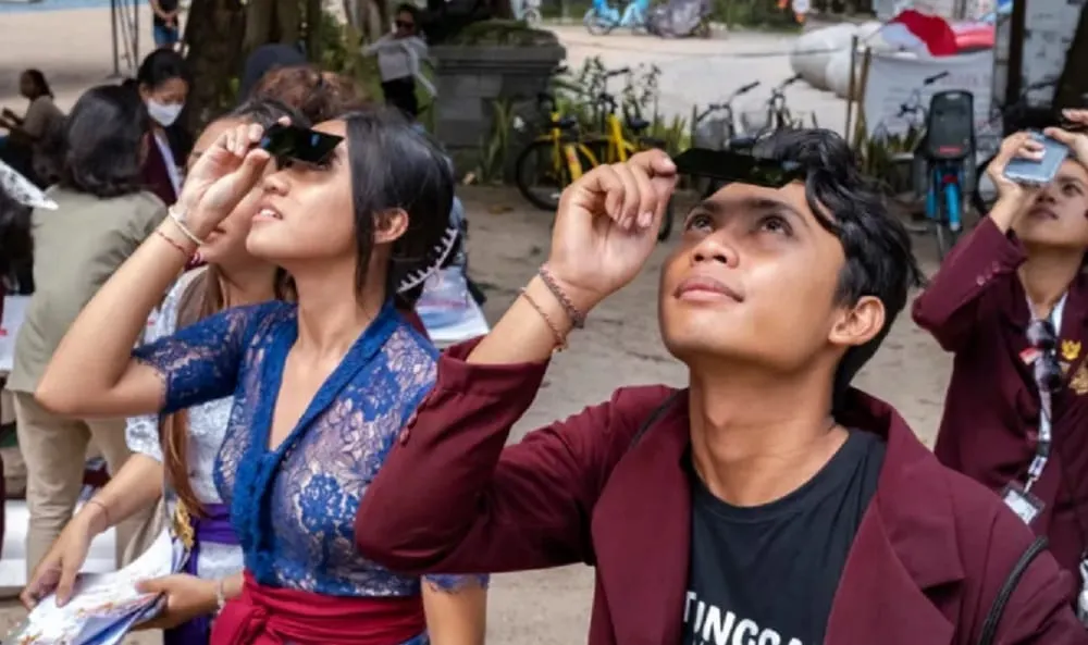 Seis lugares para ver el eclipse solar la próxima semana en Chelsea