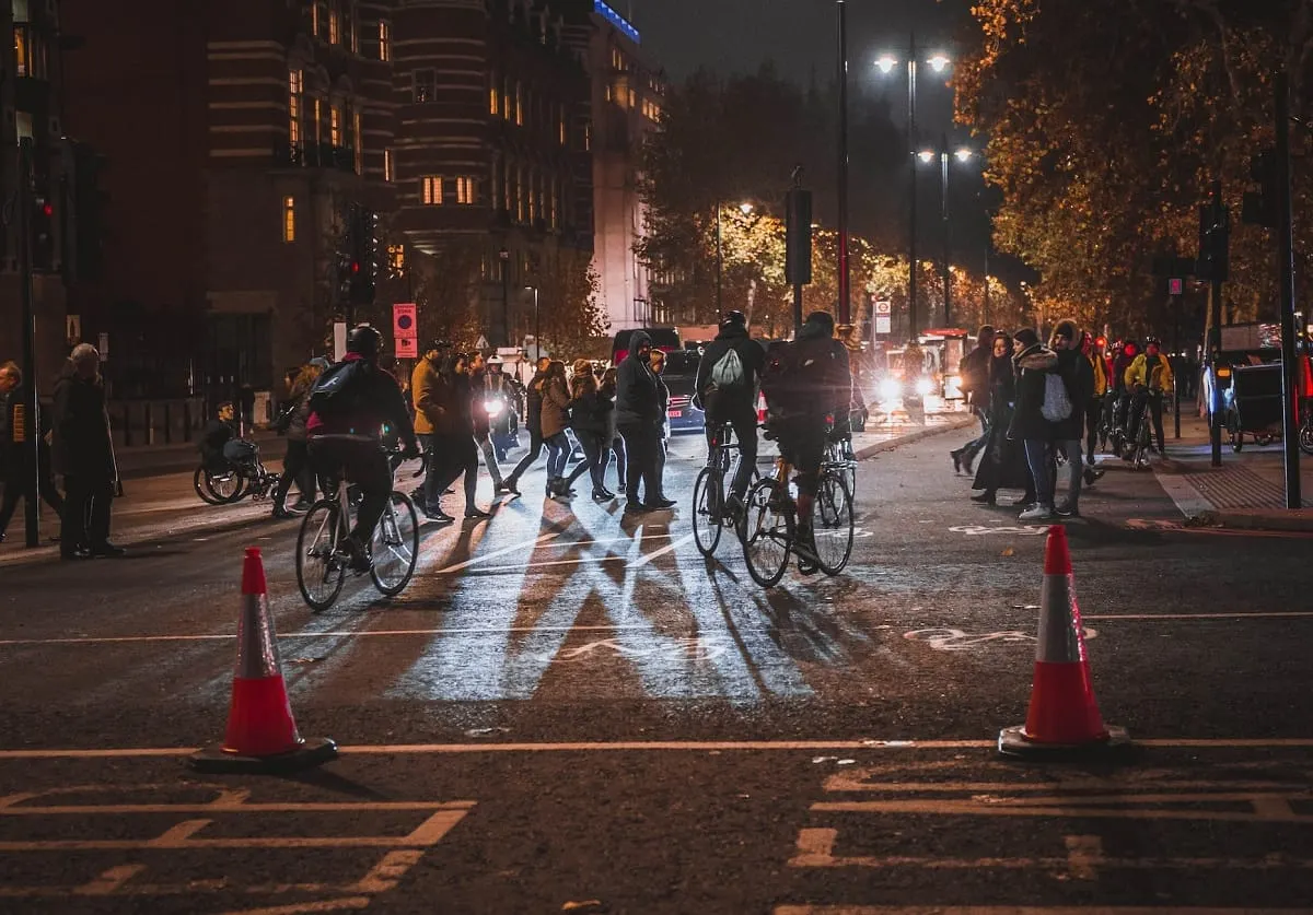 Una nueva ley de Massachusetts sobre el paso de ciclistas y peatones ya está en vigor