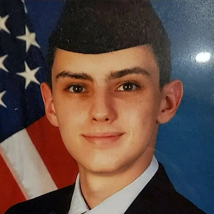 Miembro de la Guardia Nacional Aérea de Massachusetts acusado de robar documentos secretos, almacenarlos y publicarlos en internet