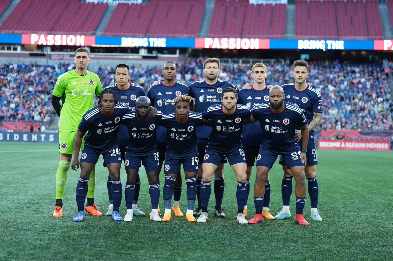 El Revolution y Chicago Fire viven un espectáculo de goles que finaliza en empate de 3-3.