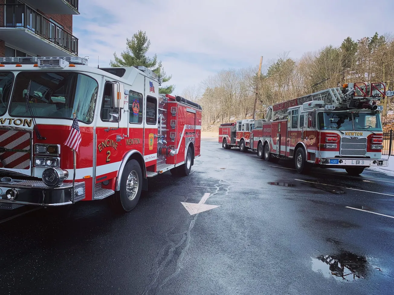 El techo de un garaje fue derribado totalmente por un camión en Newton