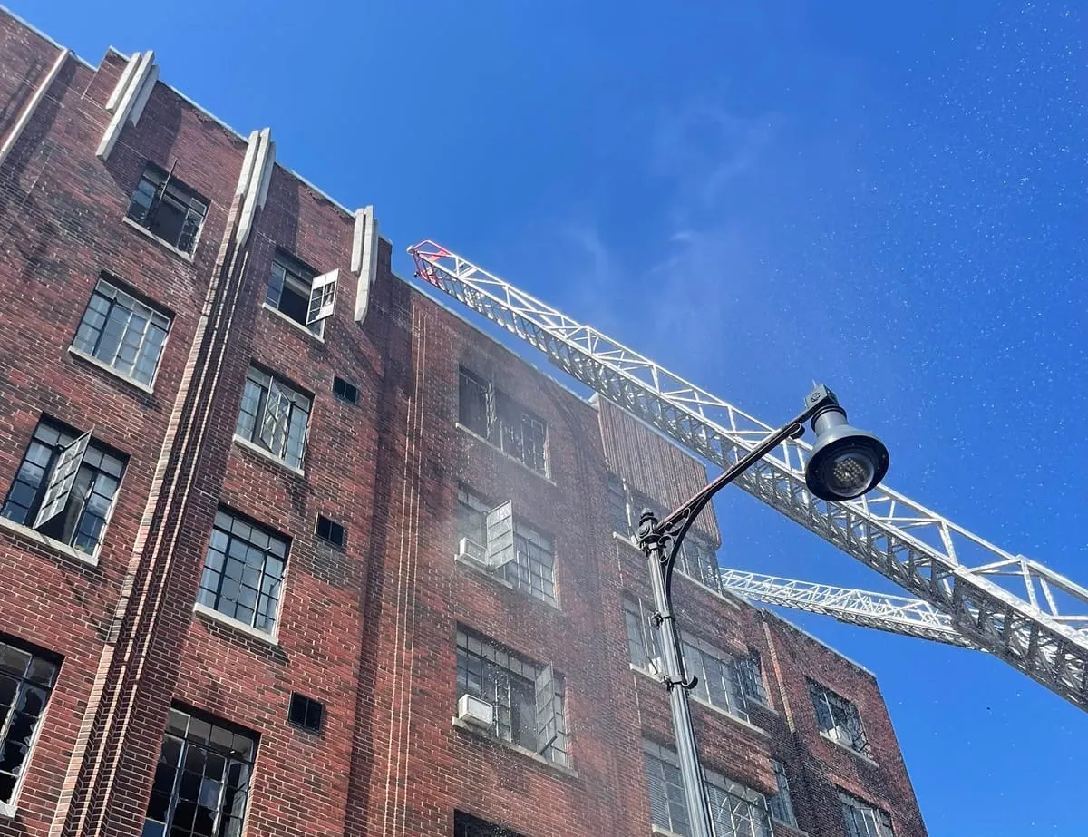 Más de 70 personas fueron desalojadas por incendio en Brighton