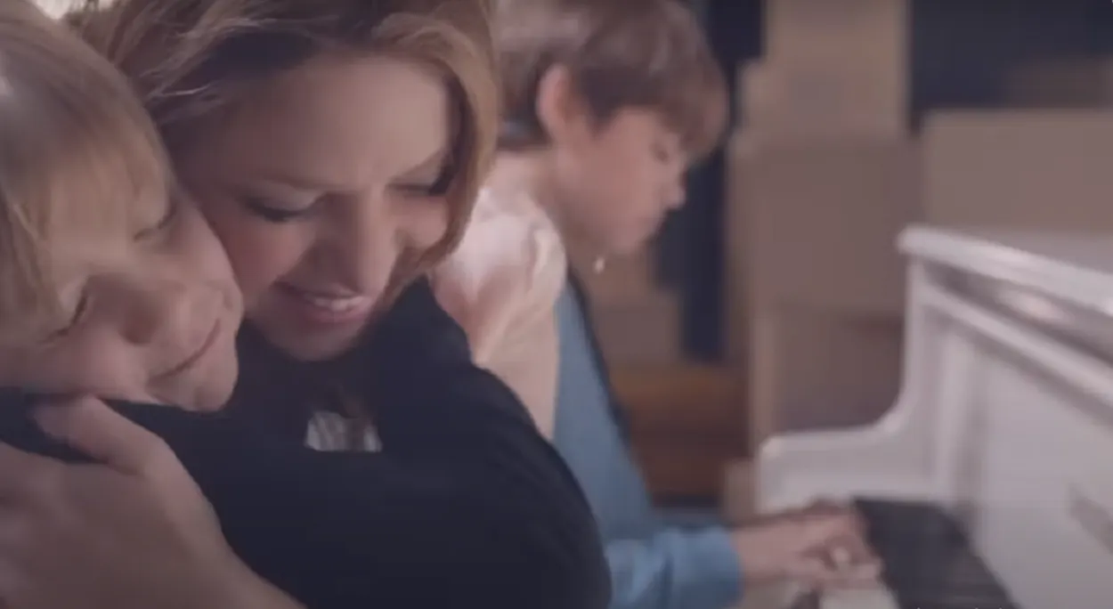 Mira el nuevo videoclip “Acróstico” de Shakira junto a sus hijos