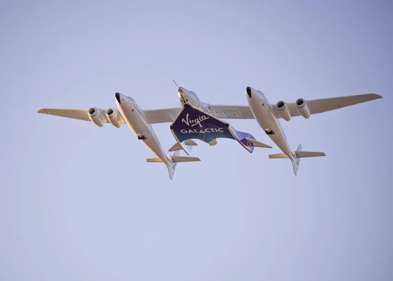 La compañía de turismo espacial Virgin Galactic, propiedad del multimillonario Richard Branson, realizó este jueves su primer