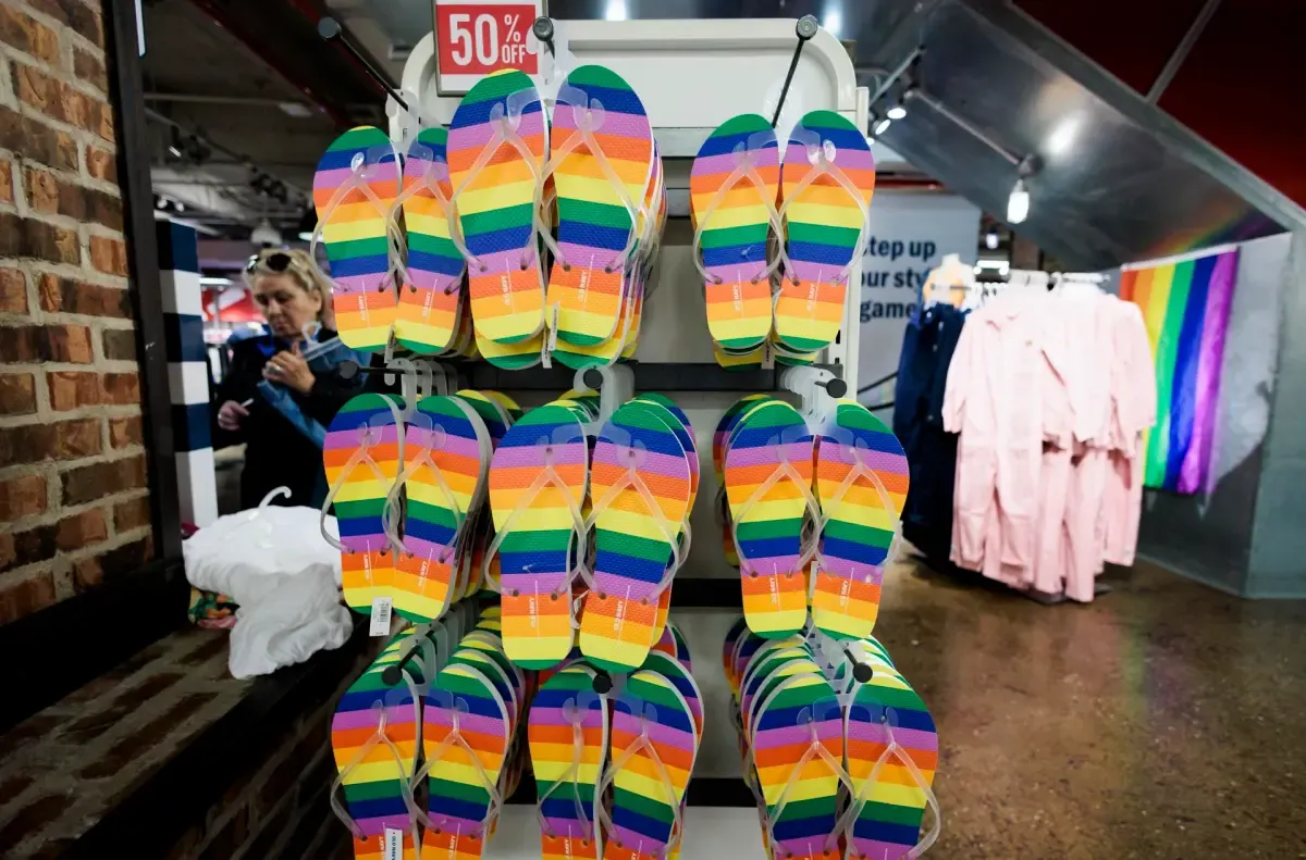 Target queda atrapado en una polémica por vender artículos del Mes del Orgullo