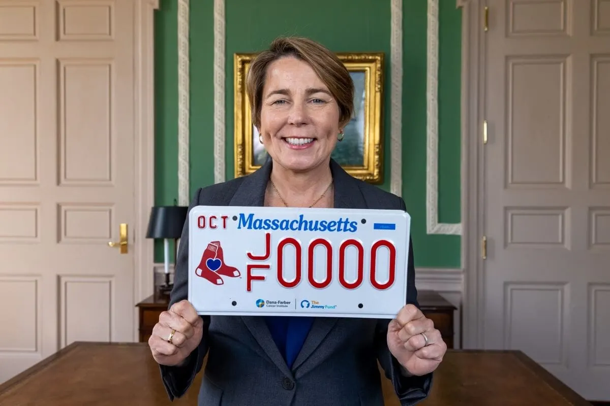 Fundación de los Red Sox y Jimmy Fund presentan una placa de caridad