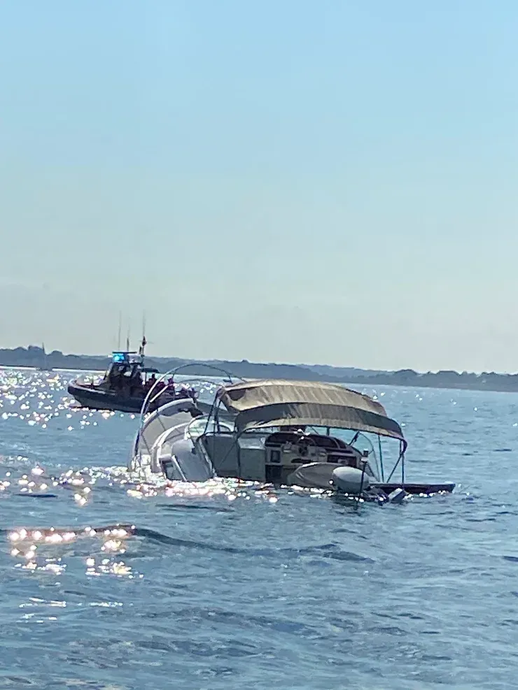 Cuatro personas rescatadas en Peddocks Island tras el hundirse un bote el domingo