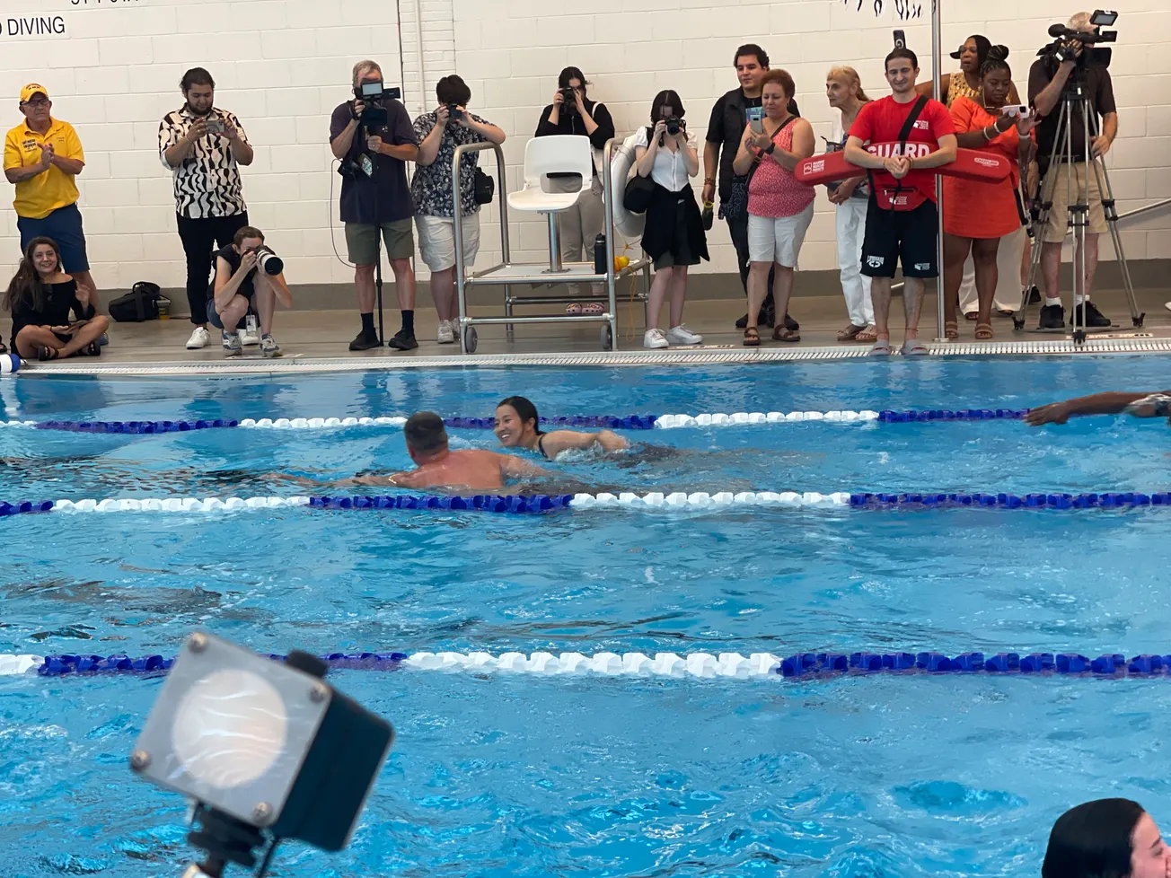 Reapertura de la piscina BCYF Paris Street. Foto por Luisana Yorde.