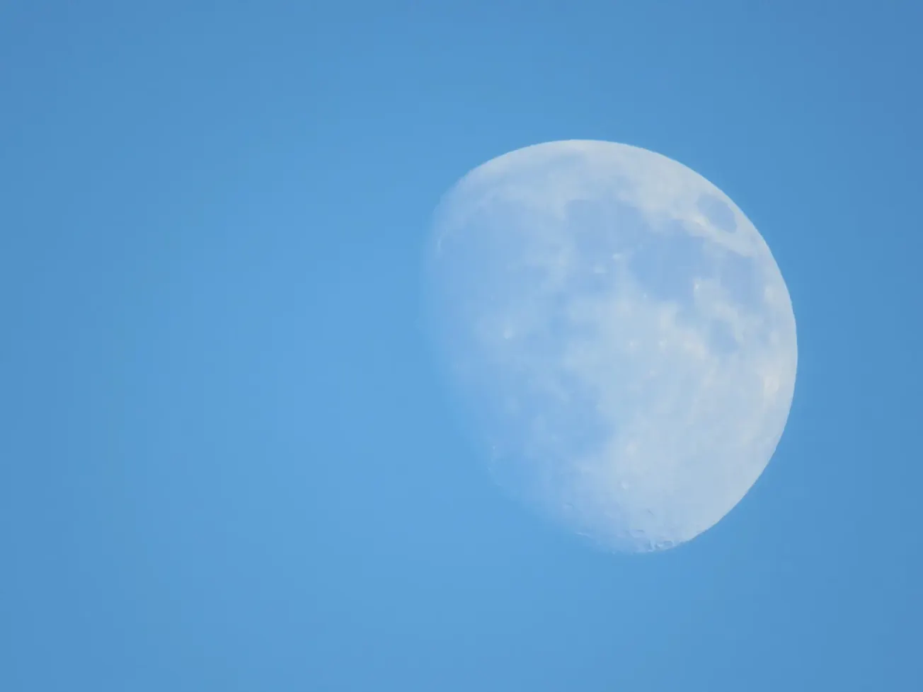 Una superluna se presenta cuando la Luna está en su punto más cercano a la Tierra o en el punto que está llena. FOTO: Freepik