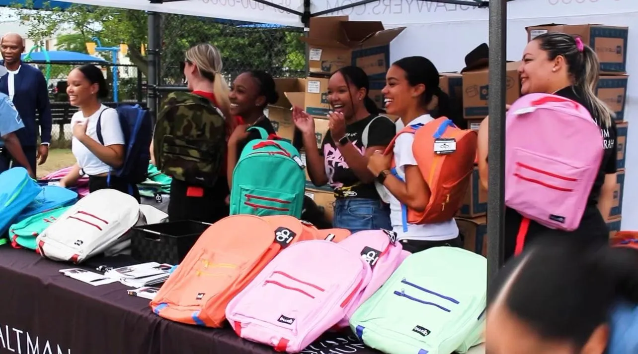 "ANS Back to School Giveway" es una donación anual de la firma de abogados con sede en Boston. Foto cortesía de Altman Nussba