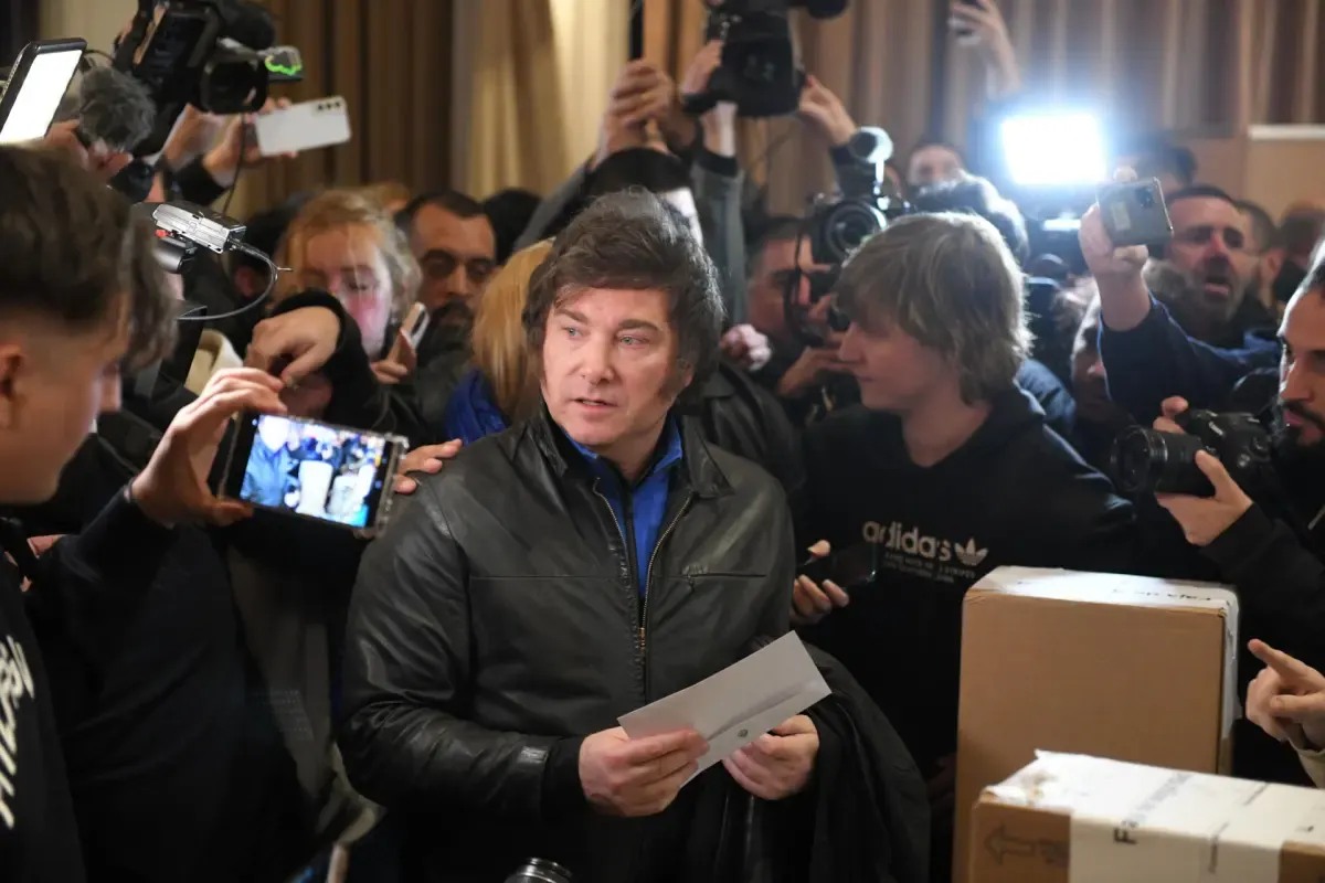 El ganador de las primarias argentinas, Javier Milei, promete acabar con una “casta parasitaria, ladrona e inútil” 