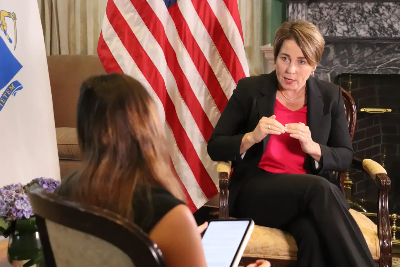 Gobernadora de Massachusetts pide acción al congreso ante crisis de migrantes en MA. Foto: ETL/EP.