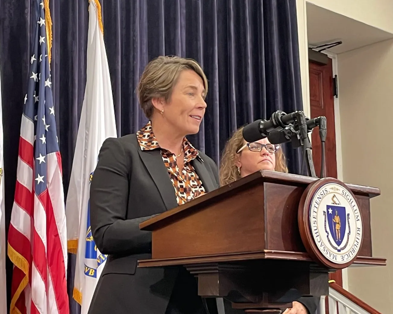 La gobernadora Healey declara estado de emergencia ante el huracán Lee y activa la Guardia Nacional. Foto: Magdalena Bolinaga