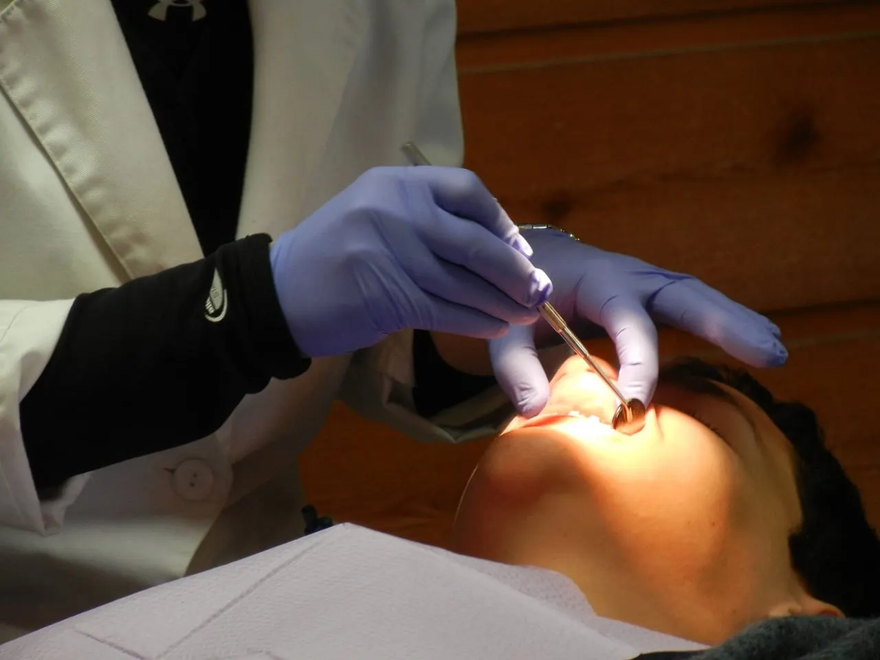 Dentista de Dorchester acusado de fraude y de practicar la odontología sin licencia
