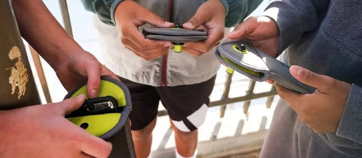 Escuelas toman medidas para evitar distracciones de estudiantes con los teléfonos celulares