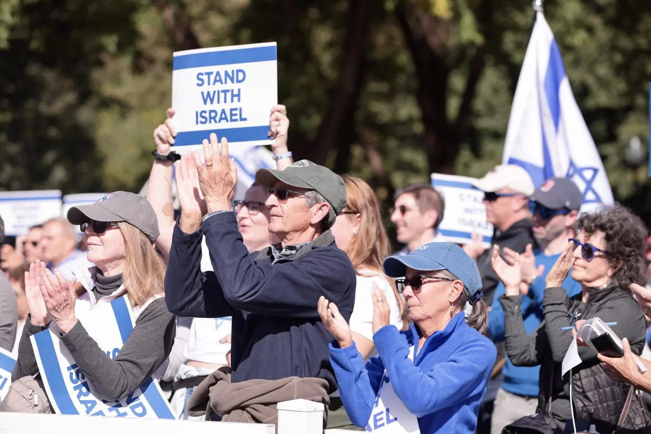 "Manifestación de solidaridad de Massachusetts con Israel bajo fuego" en el Boston Common. Foto: Foto: Allison Mitchell/Gover