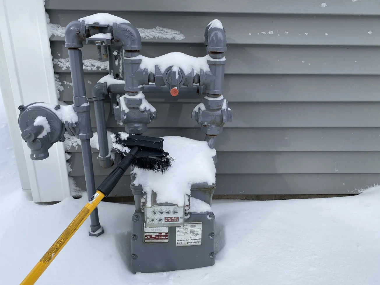 Miles de hogares aún sin electricidad en algunas partes de Massachusetts