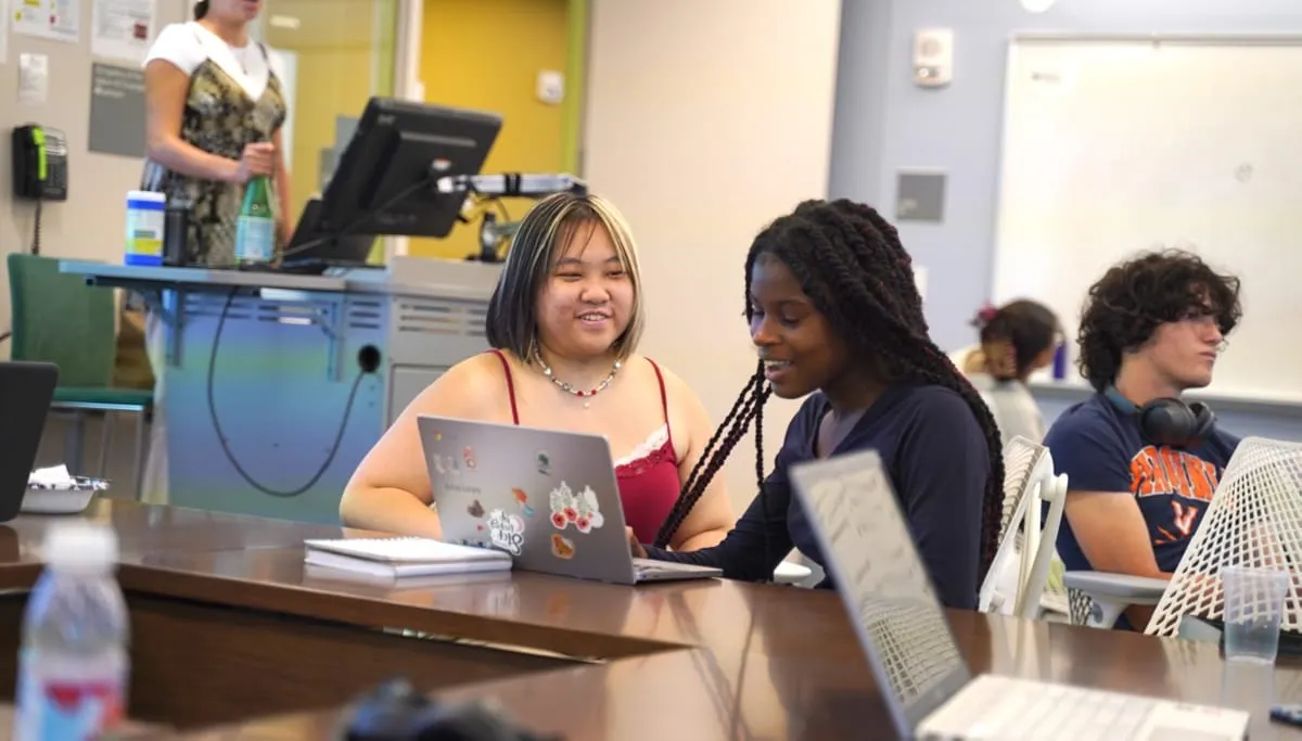 WriteBoston apoya a que jóvenes piensen críticamente y usen su voz para generar cambios