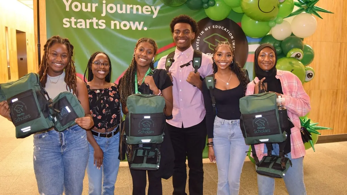Descubre cómo el programa Fidelity Scholars crea nuevas oportunidades para estudiantes