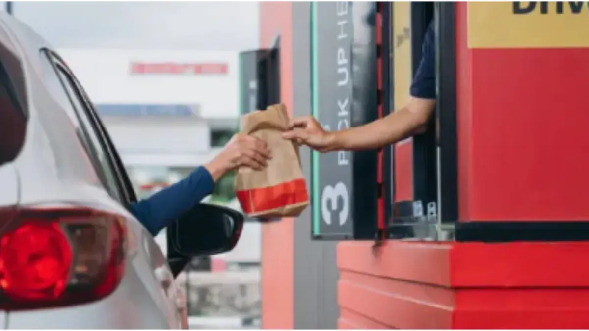 McDonald's y Starbucks ofrecen horarios flexibles en Acción de Gracias. | Foto: Pixabay/NewSaetiew.