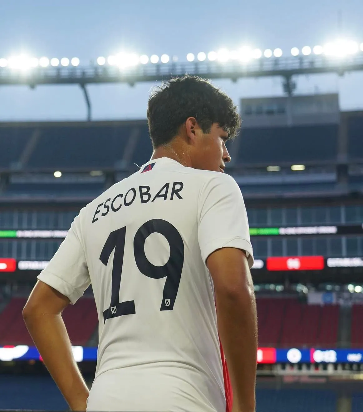 El joven guatemalteco, Olger Escobar, de las reservas del New England Revolution, es convocado por primera vez a la selección mayor de Guatemala.