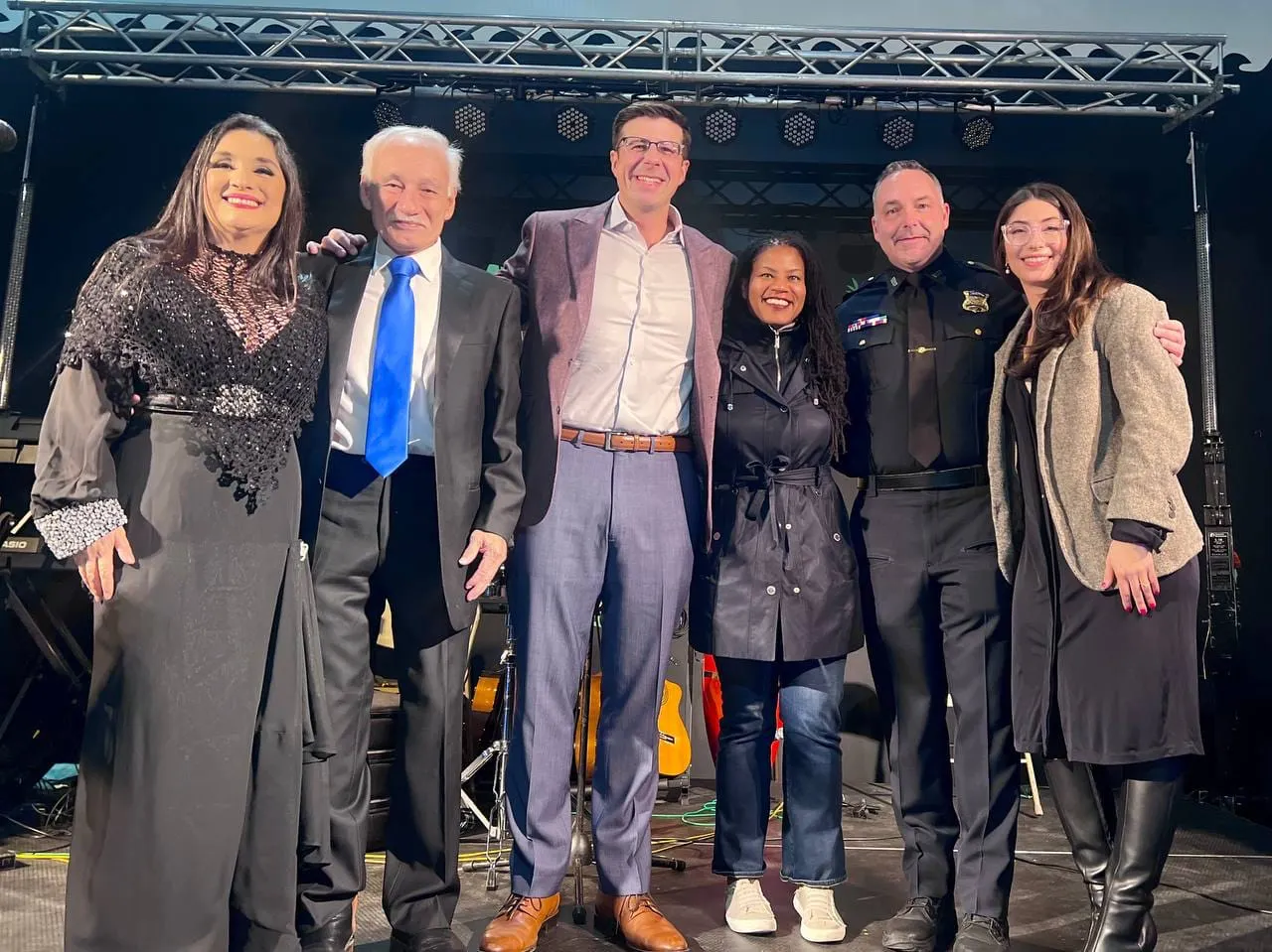 De izquierda a derecha: Veronica Robles, cofundadora y directora de VROCC; Willy López, director ejecutivo de LTV Productions