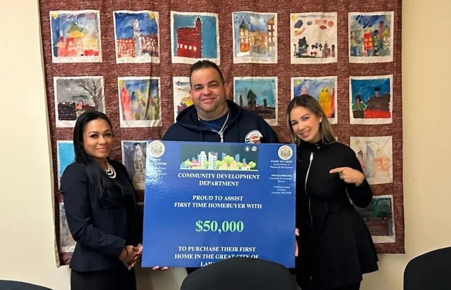 Lawrence lanza programa de apoyo para la inicial de vivienda de $50 mil